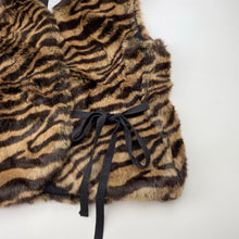 Load image into Gallery viewer, Girls Fred Bare, lined faux fur vest, EUC, size 6,  