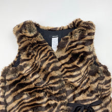 Load image into Gallery viewer, Girls Fred Bare, lined faux fur vest, EUC, size 6,  