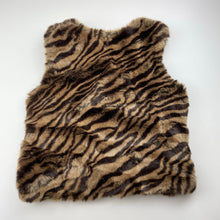 Load image into Gallery viewer, Girls Fred Bare, lined faux fur vest, EUC, size 6,  