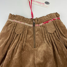 Load image into Gallery viewer, Girls Mini Treasures, Designer lined velvet balloon shorts, NEW, size 5-6,  
