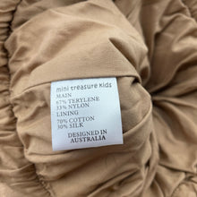 Load image into Gallery viewer, Girls Mini Treasures, Designer lined velvet balloon shorts, NEW, size 5-6,  