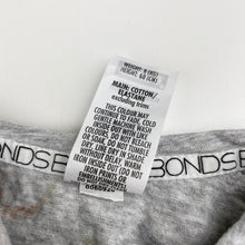 Load image into Gallery viewer, Unisex Bonds, zip wondersuit / zippy / romper, giraffes, GUC, size 00,  