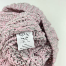 Load image into Gallery viewer, Girls Nicole Miller, knitted hat / beanie + matching bootees, EUC, size 000-00,  
