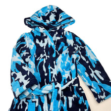 Load image into Gallery viewer, Boys fleece, dressing gown / bath robe, no size, L: 61cm, shoulder to cuff: 35cm, GUC, size 3-5,  