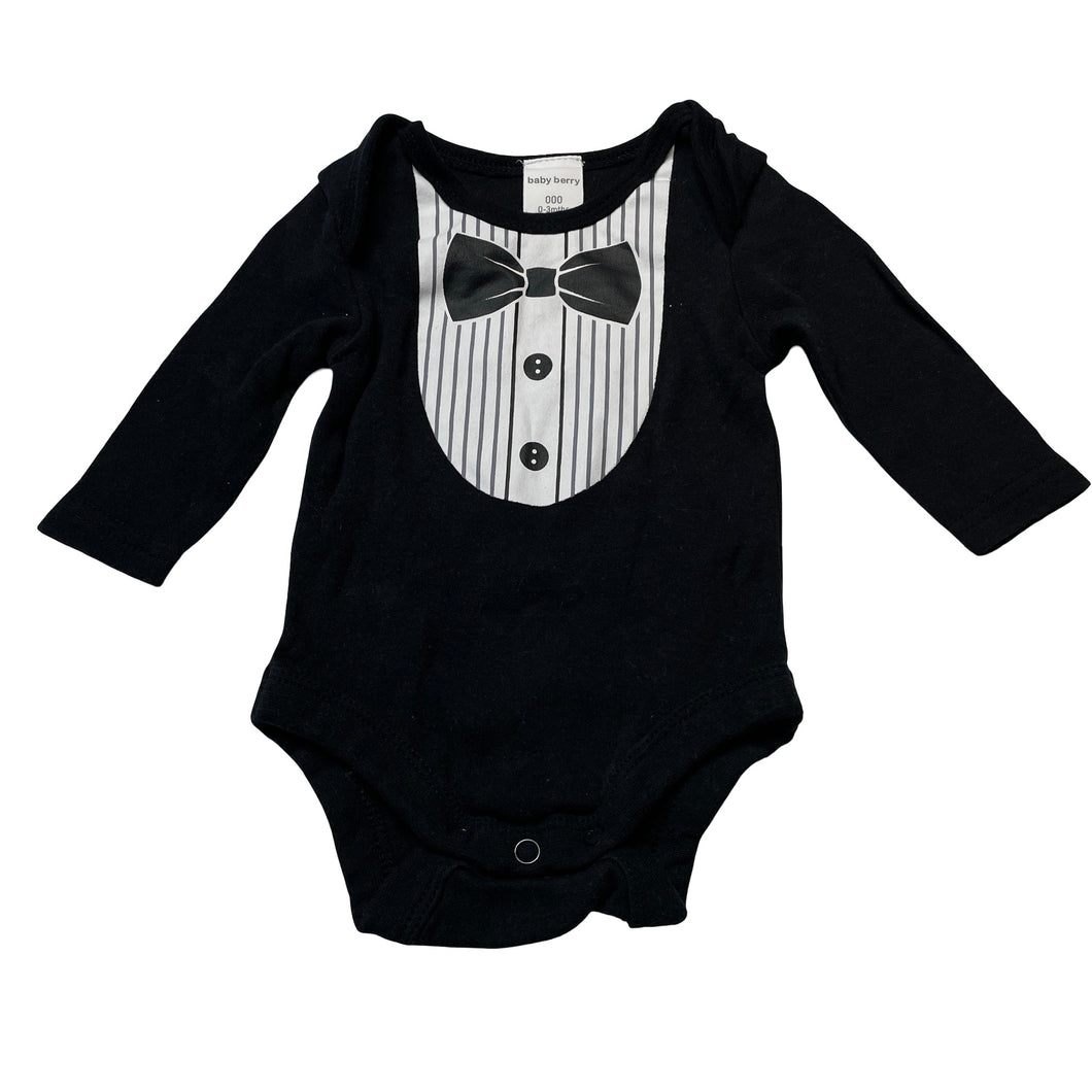 Boys Baby Berry, soft cotton bodysuit / romper, EUC, size 000,  