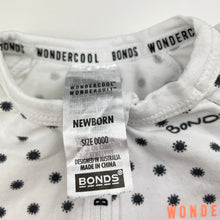 Load image into Gallery viewer, Unisex Bonds, WONDERCOOL zip wondersuit / zippy / romper, EUC, size 0000,  