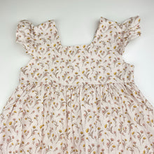 Load image into Gallery viewer, Girls handmade, floral linen blend dress, armpit to armpit: 30.5cm, light marks near buttons, FUC, size 5-6, L: 58cm