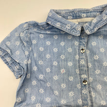 Load image into Gallery viewer, Girls 1964 Denim Co, floral chambray cotton shirt dress, mark on chest, FUC, size 6, L: 61cm
