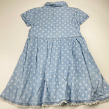 Load image into Gallery viewer, Girls 1964 Denim Co, floral chambray cotton shirt dress, mark on chest, FUC, size 6, L: 61cm