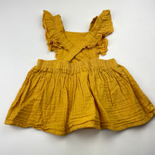 Load image into Gallery viewer, Girls Baby Baby, yellow crinkle cotton pinafore / overalls dress, FUC, size 00, L: 36xm