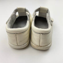 Load image into Gallery viewer, Shoes Lily &amp; Dan, leather T-bar shoes, FUC, size 4,  