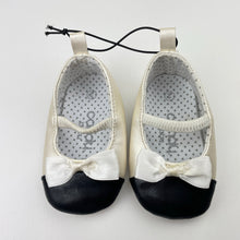 Load image into Gallery viewer, Shoes Candy Baby, lightweight baby girl shoes, EUC, size 2,  