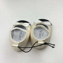 Load image into Gallery viewer, Shoes Candy Baby, lightweight baby girl shoes, EUC, size 2,  