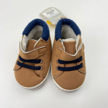 Load image into Gallery viewer, Shoes Primark, fleece lined lightweight shoes, EU 17, NEW, size 1,  