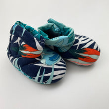 Load image into Gallery viewer, Shoes Bonds, baby bootees, EUC, size 0,  