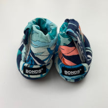 Load image into Gallery viewer, Shoes Bonds, baby bootees, EUC, size 0,  