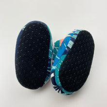 Load image into Gallery viewer, Shoes Bonds, baby bootees, EUC, size 0,  