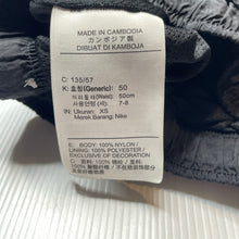 Load image into Gallery viewer, Unisex Nike, lined sports / activewear shorts, elasticated, GUC, size 6-7,  