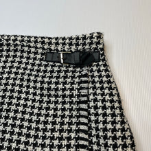 Load image into Gallery viewer, Girls Zara, lined black &amp; white woven skirt, adjustable, L: 36cm, *belt trim layer peeling*, FUC, size 13-14,  