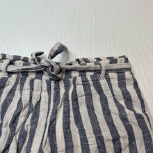 Load image into Gallery viewer, Girls Target, lined linen/cotton shorts, elasticated, GUC, size 3,  