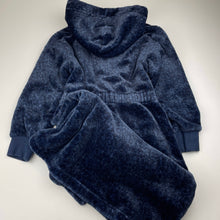 Load image into Gallery viewer, Boys Target, soft fleece dressing gown / bath robe, EUC, size 7,  