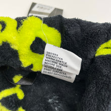 Load image into Gallery viewer, Boys Tilt, soft fleece dressing gown / bath robe, skulls, NEW, size 7,  