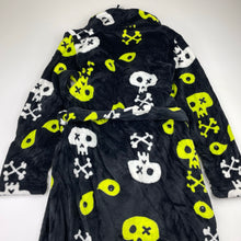 Load image into Gallery viewer, Boys Tilt, soft fleece dressing gown / bath robe, skulls, NEW, size 7,  