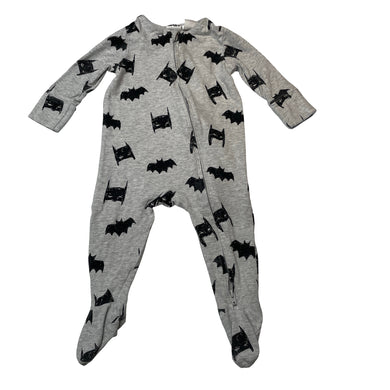 Boys Cotton On, soft feel stretchy zip coverall / romper, bats, GUC, size 00,  