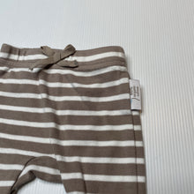Load image into Gallery viewer, Unisex Baby Boxes, soft feel organic cotton leggings / bottoms, GUC, size 000,  
