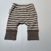 Load image into Gallery viewer, Unisex Baby Boxes, soft feel organic cotton leggings / bottoms, GUC, size 000,  