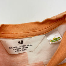 Load image into Gallery viewer, Unisex H&amp;M, Seasame Street checked cotton tee / top, marks lower front, FUC, size 3-4,  