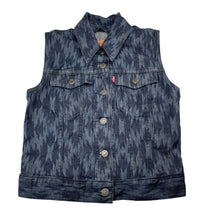 Load image into Gallery viewer, Womens Levis, dark denim vest, L: 48cm, armpit to armpit: 43cm, EUC, size S,  