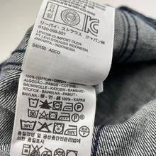 Load image into Gallery viewer, Womens Levis, dark denim vest, L: 48cm, armpit to armpit: 43cm, EUC, size S,  