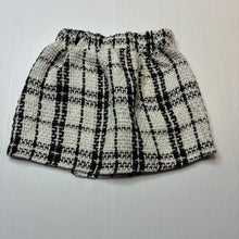 Load image into Gallery viewer, Girls PatPat, black &amp; white woven skirt, elasticated, GUC, size 00,  