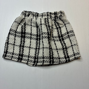 Girls PatPat, black & white woven skirt, elasticated, GUC, size 00,  