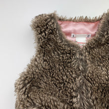 Load image into Gallery viewer, Girls Target, lined faux fur vest, 3 hook fasten, GUC, size 1,  