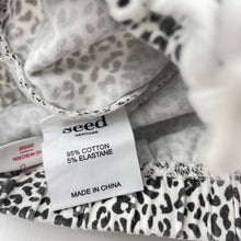 Load image into Gallery viewer, Unisex Seed, stretchy animal print footed leggings / bottoms, GUC, size 0000,  