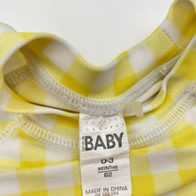 Load image into Gallery viewer, Girls Cotton On, long sleeve rashi / swim top, EUC, size 000,  