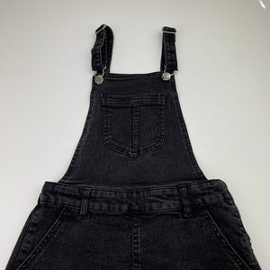 Girls Target, black stretch denim overalls dress / pinafore, GUC, size 7, L: 63cm