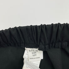 Load image into Gallery viewer, Boys SHEIN, lightweight cargo shorts, elasticatd, EUC, size 10,  