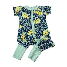 Load image into Gallery viewer, Unisex Bonds, zip Wondersuit / zippy / romper, GUC, size 0,  