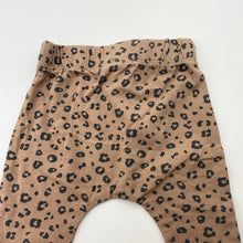 Load image into Gallery viewer, Unisex Baby Berry, animal print leggings / bottoms, GUC, size 0000,  
