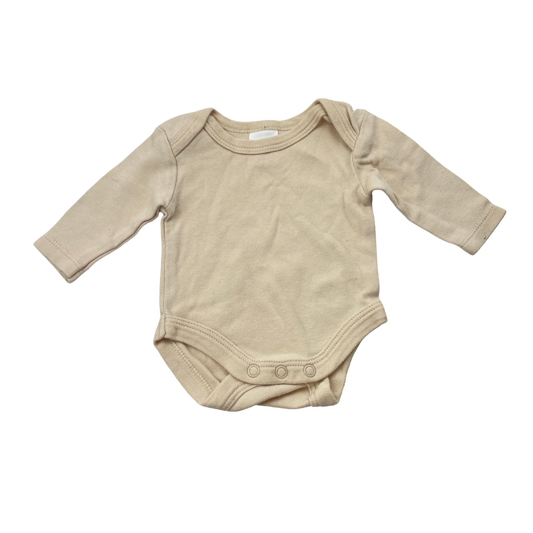 Unisex Baby Berry, cotton bodysuit / romper, EUC, size 0000,  