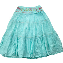 Load image into Gallery viewer, Girls KWD, embroidered cotton skirt, elasticated, L:50cm *mark back hem*, FUC, size 6,  