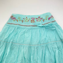 Load image into Gallery viewer, Girls KWD, embroidered cotton skirt, elasticated, L:50cm *mark back hem*, FUC, size 6,  