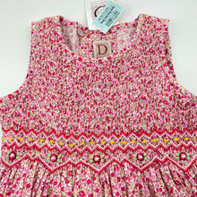 Load image into Gallery viewer, Girls D EMBROIDERY, hand smocked floral cotton dress, NEW, size 6, L: 73cm