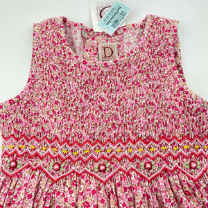 Girls D EMBROIDERY, hand smocked floral cotton dress, NEW, size 6, L: 73cm