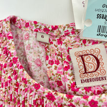 Load image into Gallery viewer, Girls D EMBROIDERY, hand smocked floral cotton dress, NEW, size 6, L: 73cm