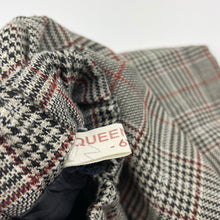 Load image into Gallery viewer, Girls QUEENBABY, lined, checked skirt, elasticated, L:31cm, EUC, size 6,  