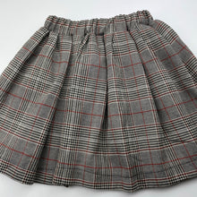 Load image into Gallery viewer, Girls QUEENBABY, lined, checked skirt, elasticated, L:31cm, EUC, size 6,  